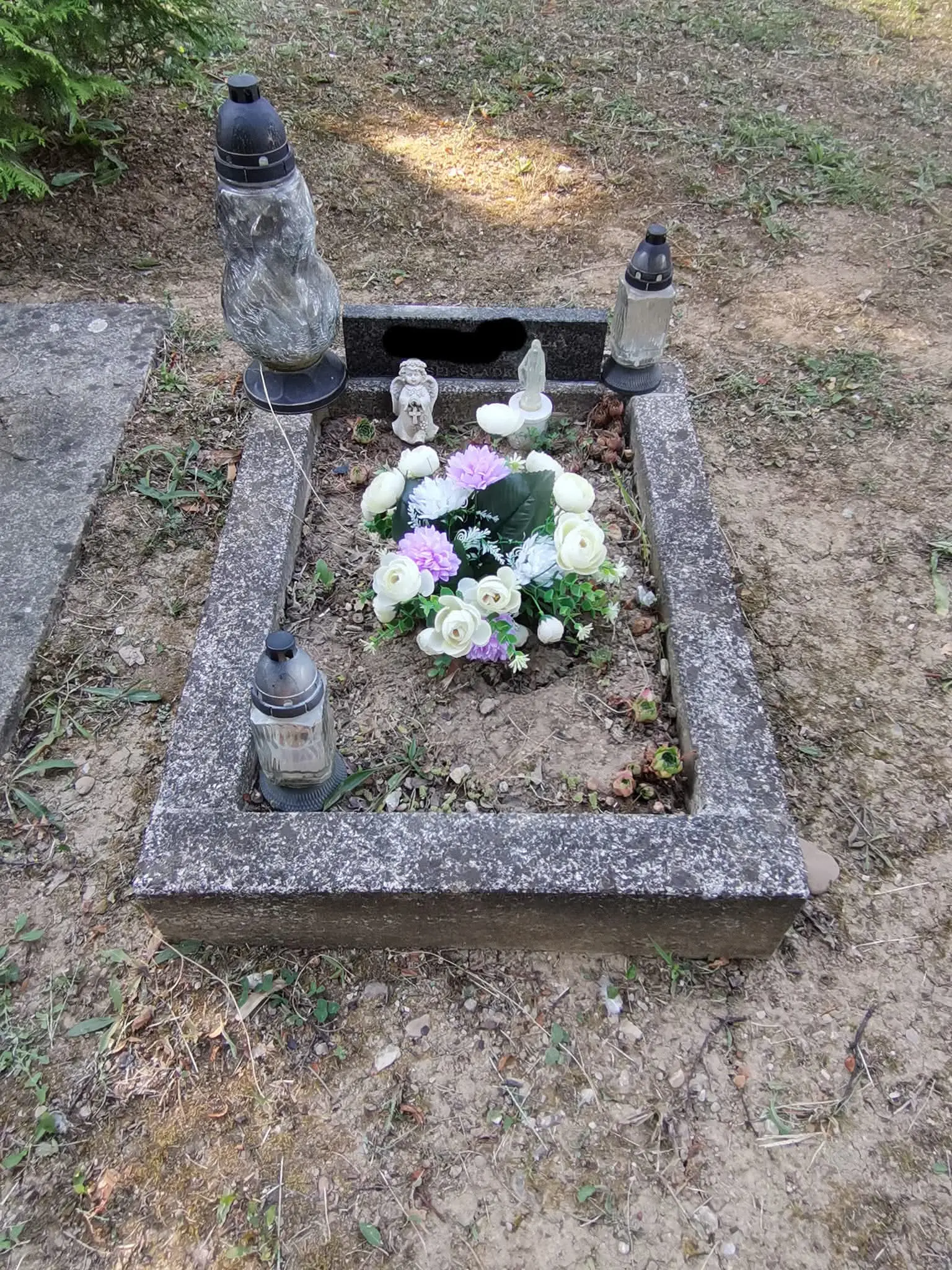 Ani po 26 rokoch slabšej starostlivosti nie je nič stratené a hrobu vieme vrátiť dôstojný vzhľad . — pred